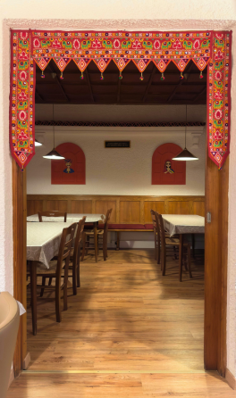 Restaurant inside showcase 1